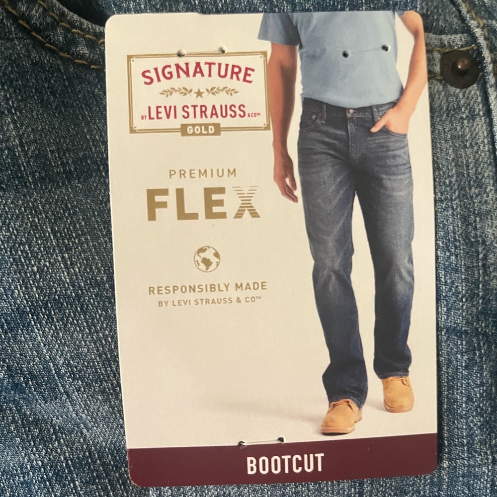 Levi Strauss & Co. Signature Men's Bootcut Fit Jeans Flex 32 x 32 NWT
